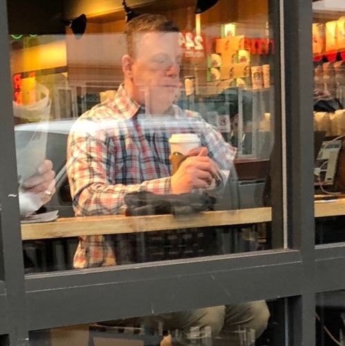 daddiesonthego:Grande Nonfat Mocha Daddy getting a little work done at the coffee shop this afternoo