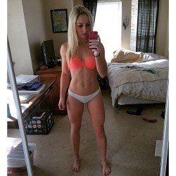 fitgymbabe:  Instagram: alyssacap Great Pic!