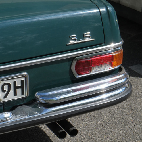 1969 Mercedes-Benz 300 SEL 3.5 (W109). Very unusual color combination on this W109 – but even more b