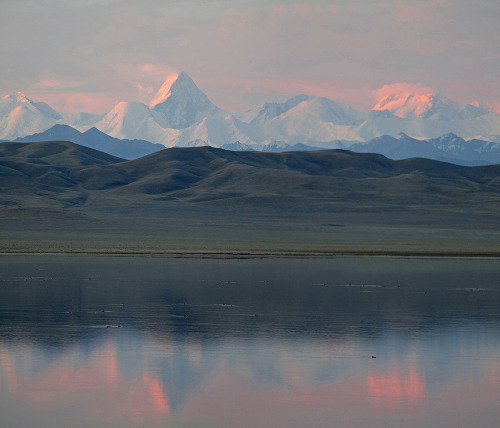 expressions-of-nature:Tuzkol Lake & Tian Shan Mountains by Boris Rezvantsev