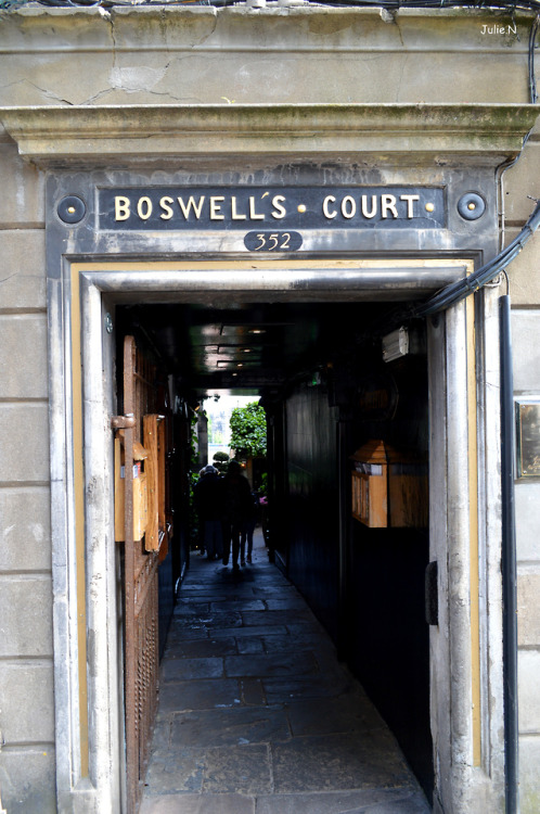 Les ruelles, échoppes et dédales du vieux Edinbourg. …