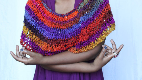 Free Crochet Pattern// One Skein Crochet ShawlHello there! I am sharing a free crochet pattern on ho