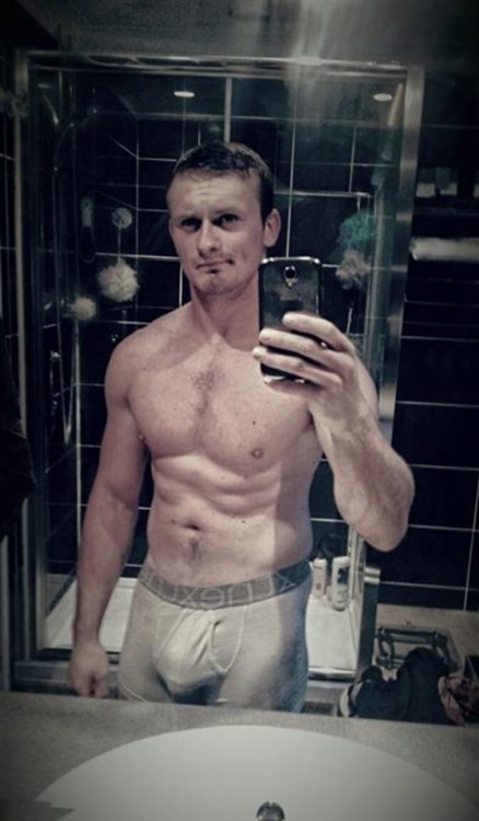 str8uklads:  ‘Straight’  24 year old guy from Poole, England who likes transsexuals ;-)