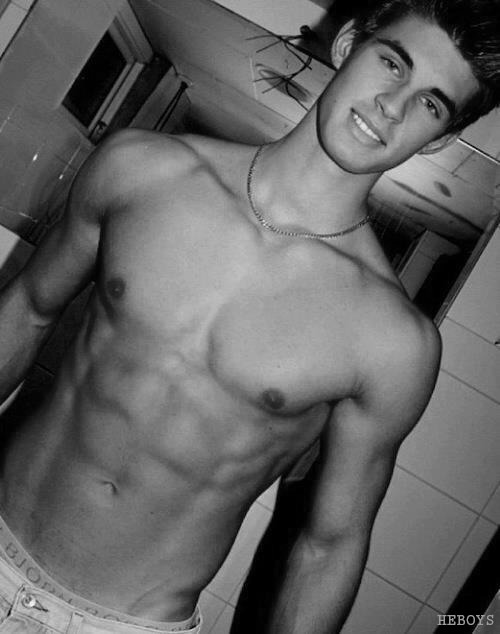 snackpantsx:  To see more, follow snackpantsx. http://snackpantsx.tumblr.com