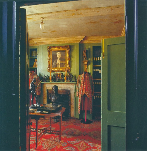 di-kot-o-me:London’s Malplaquet House: Cabinet of Curiosities