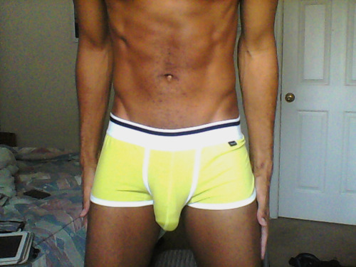 bigdickb8r:  triplexratedme:  Dick so big it’s balled up  Nothing like bulge in some sexy undies!