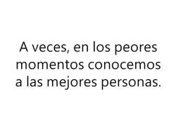 rinconpoeticoblr:  Y suele pasar que te hacen daño también. 