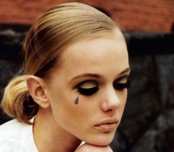 orwell:“Twiggy Chick,” Frida Gustavsson