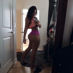 iseebigbooty:  Iseebigbooty.tumblr.com/submit