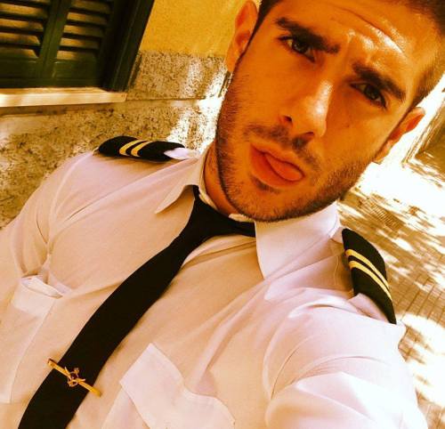 suckonmynick:  shaun-alejandro:  sign me up for HIS FLIGHT.  I’ll ride his plane anytime