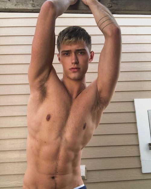 https://64.media.tumblr.com/ab216b64e2a66cd6ad4e6d39f8bf7f8b/2cf972bc1a6bb28a-c5/s500x750/98109e5866204de87523d9e83bf0d67f3b035e4d.jpg