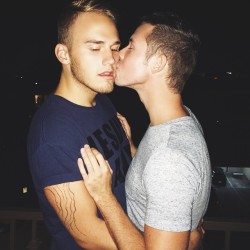 twoboysarebetter:  love is love