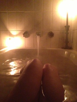 modest-submissive:  Super hot bath :) I want