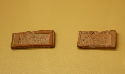 Clay tokens probably used as passports by travellers or messengers reporting between military headqu