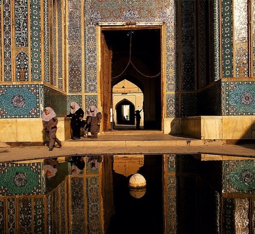 dolm:The Jameh Mosque of Yazd, built in the 12th-century, is still in use today. Also known as the F