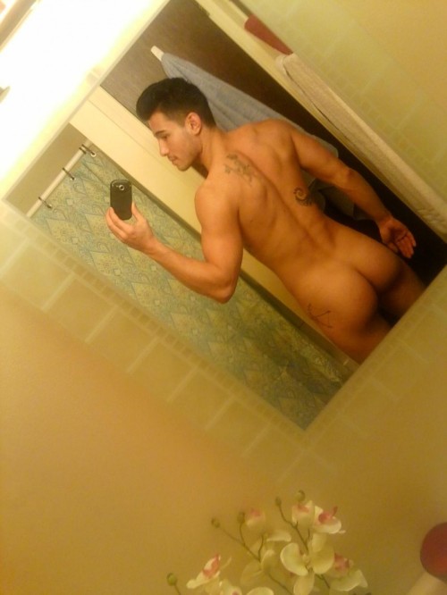 darthdinn:  source: http://thesword.com/ricky-romans-ass.html