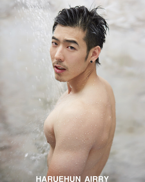 haruehun:  Some unpublished of WUD in showerDownload full: http://goo.gl/uWkjBO