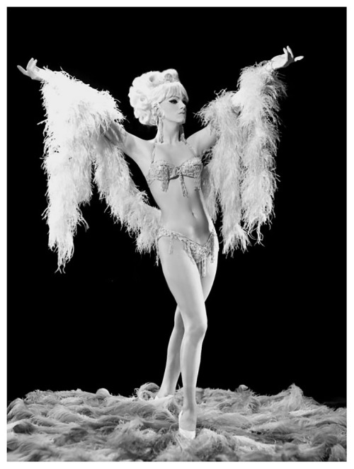 burleskateer:  DUDE LOOKS LIKE A LADY!  Moorish Stevens        During the 1960’s-era, Moorish was one of the most successful female impersonators working in Burlesque..   wow <3
