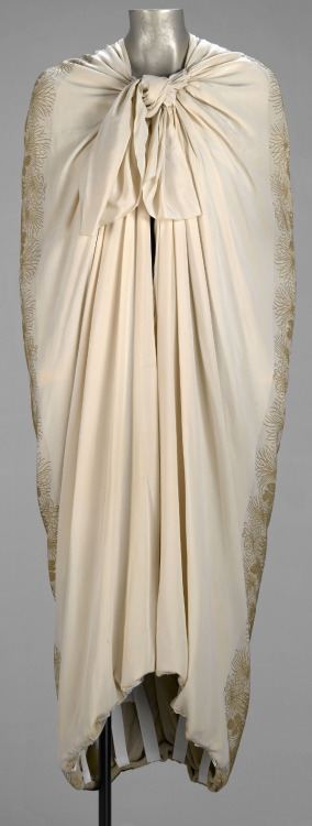 Evening CapeGabrielle ‘Coco’ ChanelHouse of Chanel1927This evening cape is constructed of two 45-inc