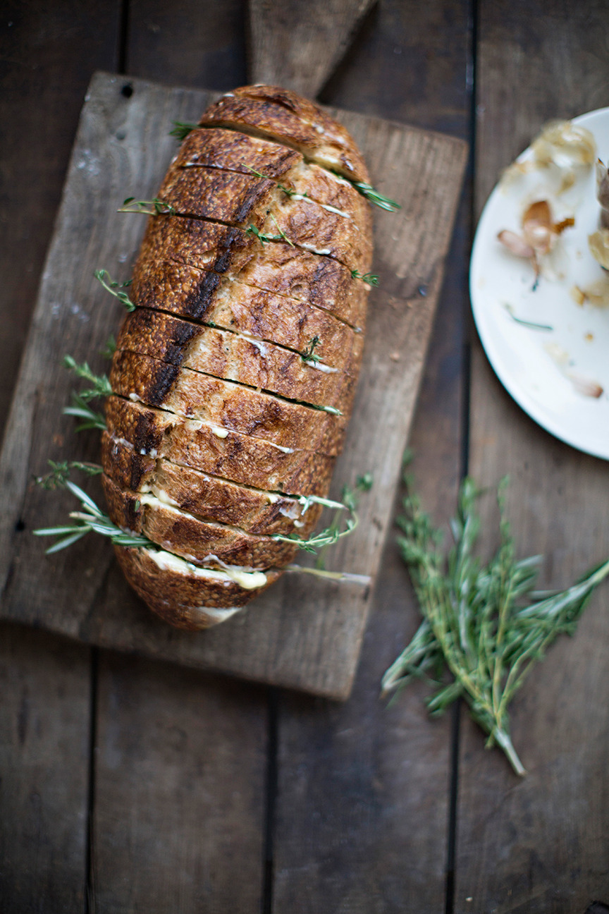 yummyinmytumbly:  Rustic Garlic Bread 