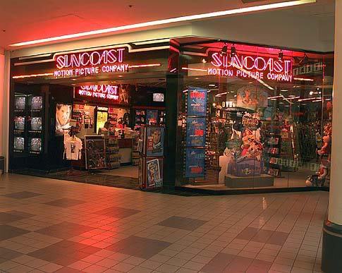 sideshowtornado:Tried to find a good picture of an 80s/90s-era Orange Julius mall store-front, but couldn’t find one, although it would fit in perfect here.