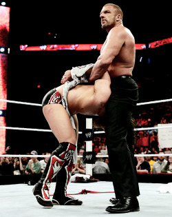 I would be lying if I said this didn&rsquo;t turn me on just a little. Daniel Bryan handcuffed by a DILF like Triple H! There is your fanfic people, get to work! =P Really pissed me off at the same time. Got me pumped for Wrestlemania! Can&rsquo;t wait