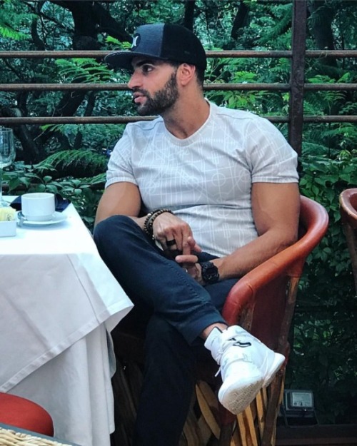 gaymadridboy:    I love men with a beard (Part 2438)