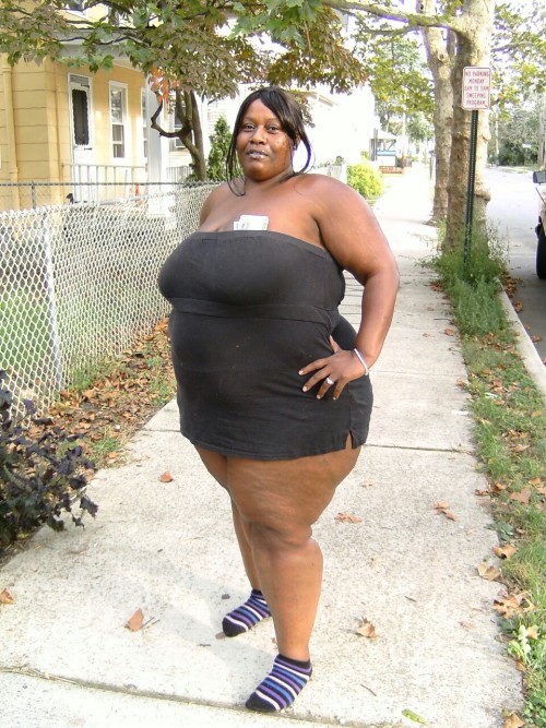 redrover07: thegalleriaofbeauty:  (JUICY YA DIG) PT 5…  BUILT FOR COMFORT, NOT FOR SPEED!  de