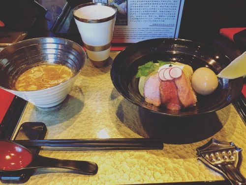 お昼に食べたつけ麺。 あっさりしてるのにびっくりするくらいしっかりしてた。 #つけ麺 #ラーメン #銀座 #銀座魄瑛 #ランチhttps://www.instagram.com/p/B4W7n7p