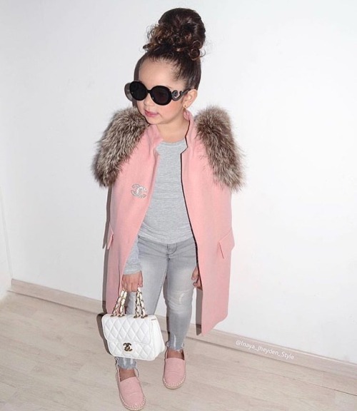 Baby Fashionista Lol too cuuttee!&hellip; #fashionkilla #icant #babyfashionista #pinkspo #stylediary