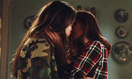 justprincesssarcasm:“I have an idea.”I love Dylan kissing girls, but Grenna forever.