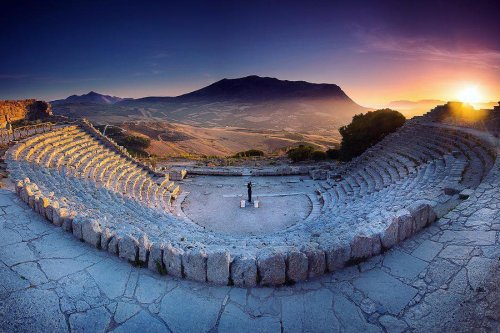historyarchaeologyartefacts:The Greek theatre at Segesta, (Sicily - Italy) [900x600]SWITCH TO FIREFO