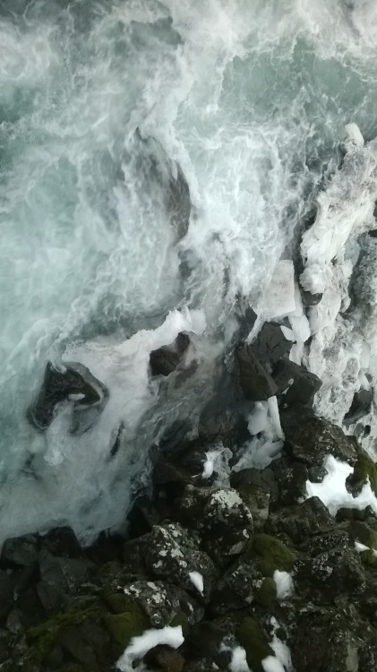 shakespaere:30.12.2014// the water at Þingvellir national park looked like marble