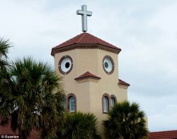 queerpong:  LOOK AT THIS CHICKEN CHURCH 