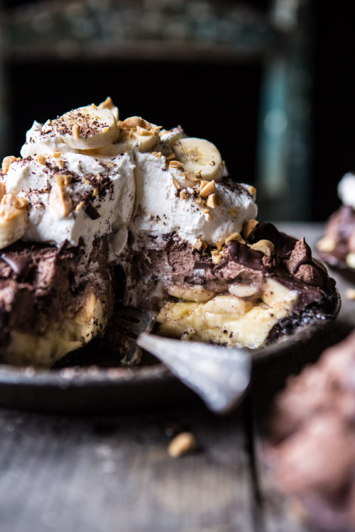 sweetoothgirl:  Banana Cream Pie with Chocolate and Peanuts 
