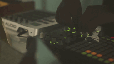 music4thebasshead:  Com Truise - Chemical Legs (at Room 205) 