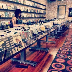 modernmel:  Browsin’ #glasshouse #recordstore