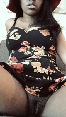 chocolate-pussycat-fur:  mistertilmonjr:  dispiritedderriere:  Slutty in a Sundress 