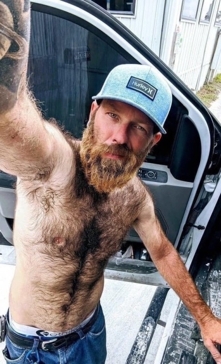 thelastofthewine:  papillon52:Hairy and bearded