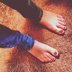 ifeetfetish:  @5starem cute toes :) #toes #feet #teamprettyfeet #teamprettytoes #kissablefeet #worldsbeautifulfeet #loveable #gorgeous #gorgeoustoes #footfetish #footfetishnation #igdaily #instagood #picoftheday #picoftheyear #nice #cute #pretty #prettyto