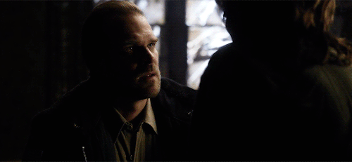 jonbaernthal:Hopper staring at Joyce’s lips (◕ω◕✿)