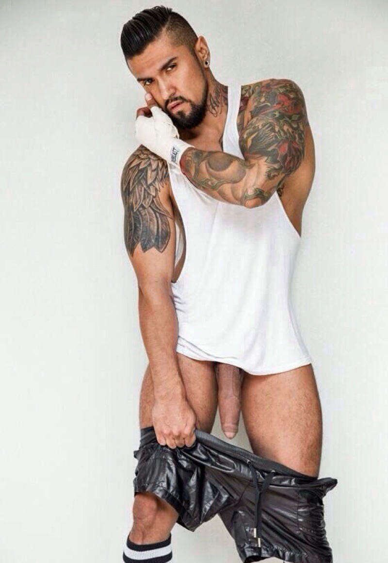 chacalovers:  chacalovers:  MIRA LAS MEJORES FOTOS DEL VERGUDO BOOMER BANKS AQUI: