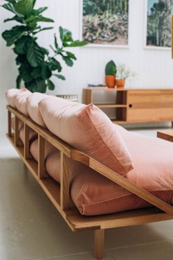 gravity-gravity:  Hi! The sofa is called ‘The