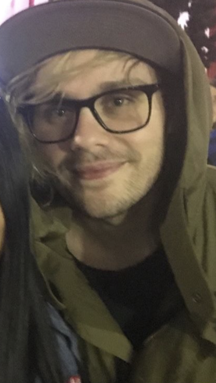 wastethemuke:glasses!mikey aka a blessing™