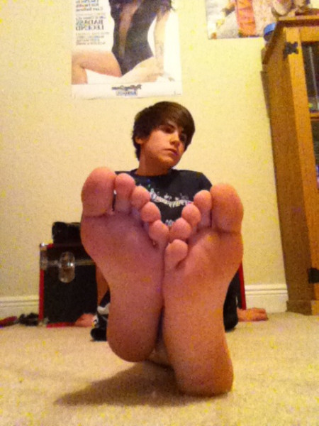 XXX footdoggy:  Yummy  photo