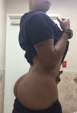 jcakezz:  Good Bois do as they are told! Daddy requests a pic you send it no matter where you are at 😏 #DaddysNurse