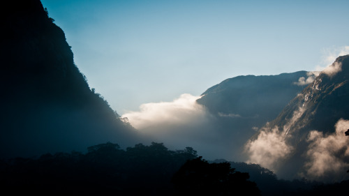 definitelydope:Road to Milford SoundBy Mathieu Chardonnet