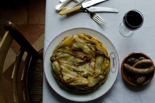 Endives Tarte Tatin Ingredients: 6 endives (chicory) 2 small shallots (finely sliced) 1 clove garlic