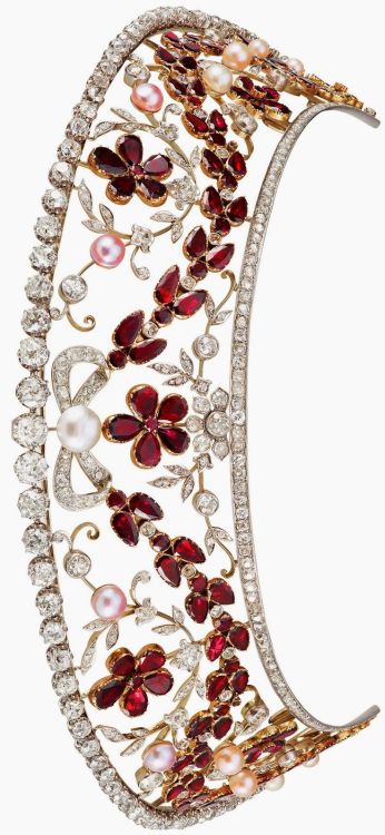 The Rosenborg kokoshnik style diamond and garnet tiara. The top row of diamonds detaches to form a n