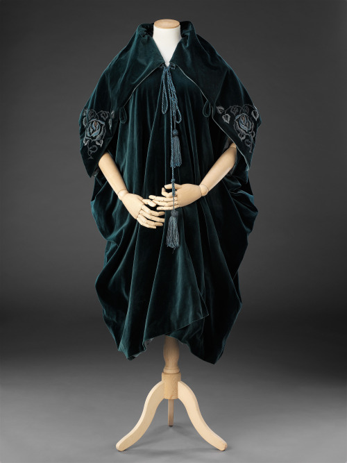 fripperiesandfobs: Cloak ca. 1913 From the John Bright Historic Costume Collection